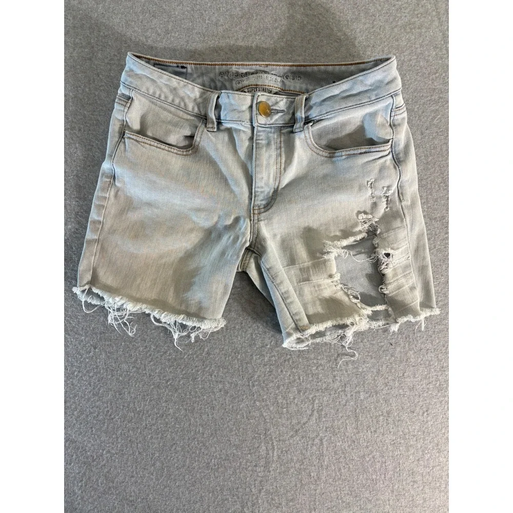 American Eagle Super Stretch Distressed Denim Shorts Light Wash Size 6 Long